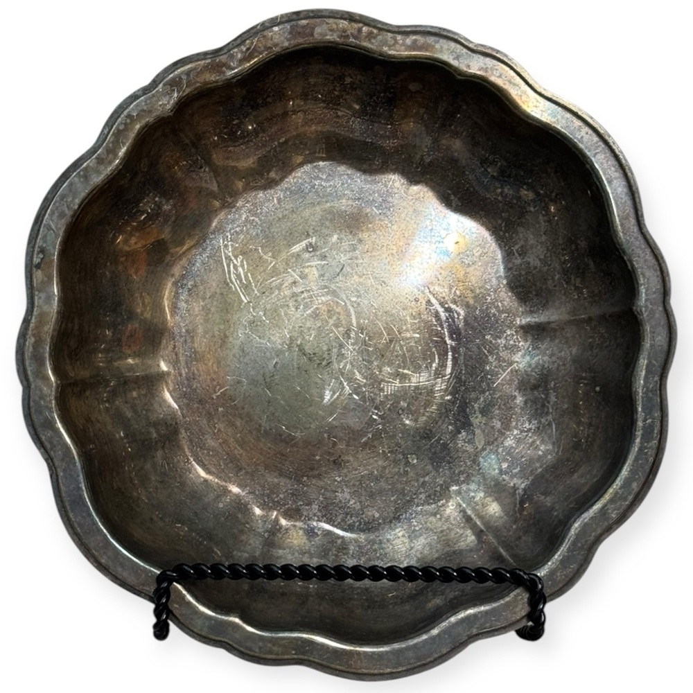 Wm A Rogers Silverplate Scalloped Bowl 9.5”‎